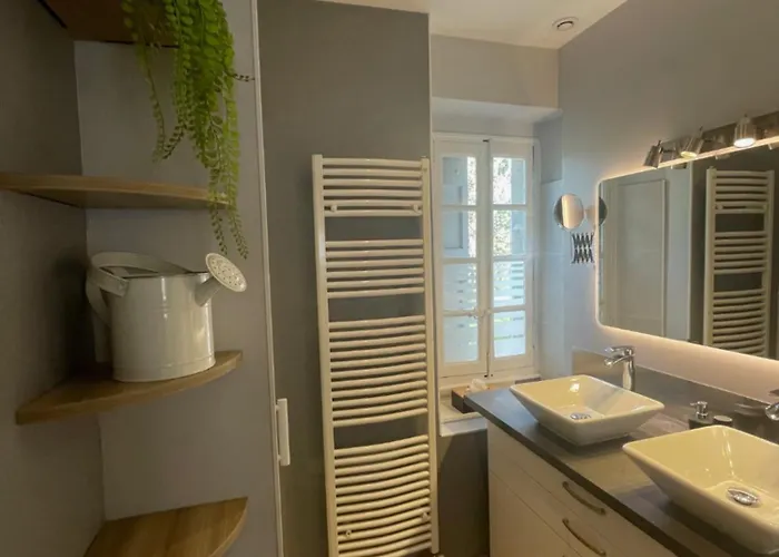 Domaine La Belle Histoire - Cote Parc בית הארחה Besset